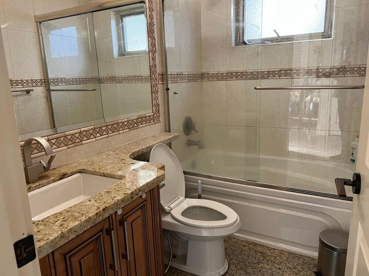 Mike'S Luxury House Apartment Ванкувър Екстериор снимка